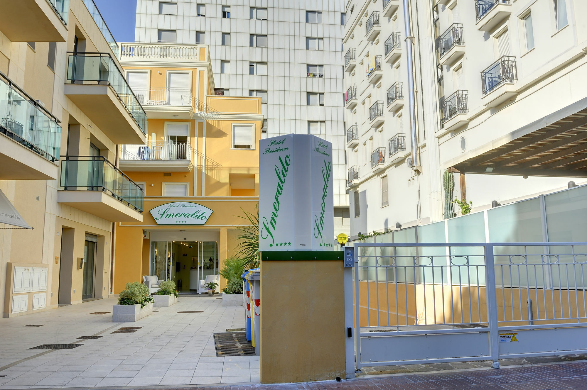 Residence Suite Smeraldo Riccione Exterior foto